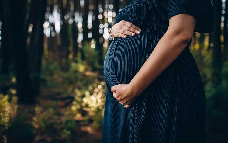 مضاعفات الحمل والعلامات التحذيرية في الأشهر الأولى